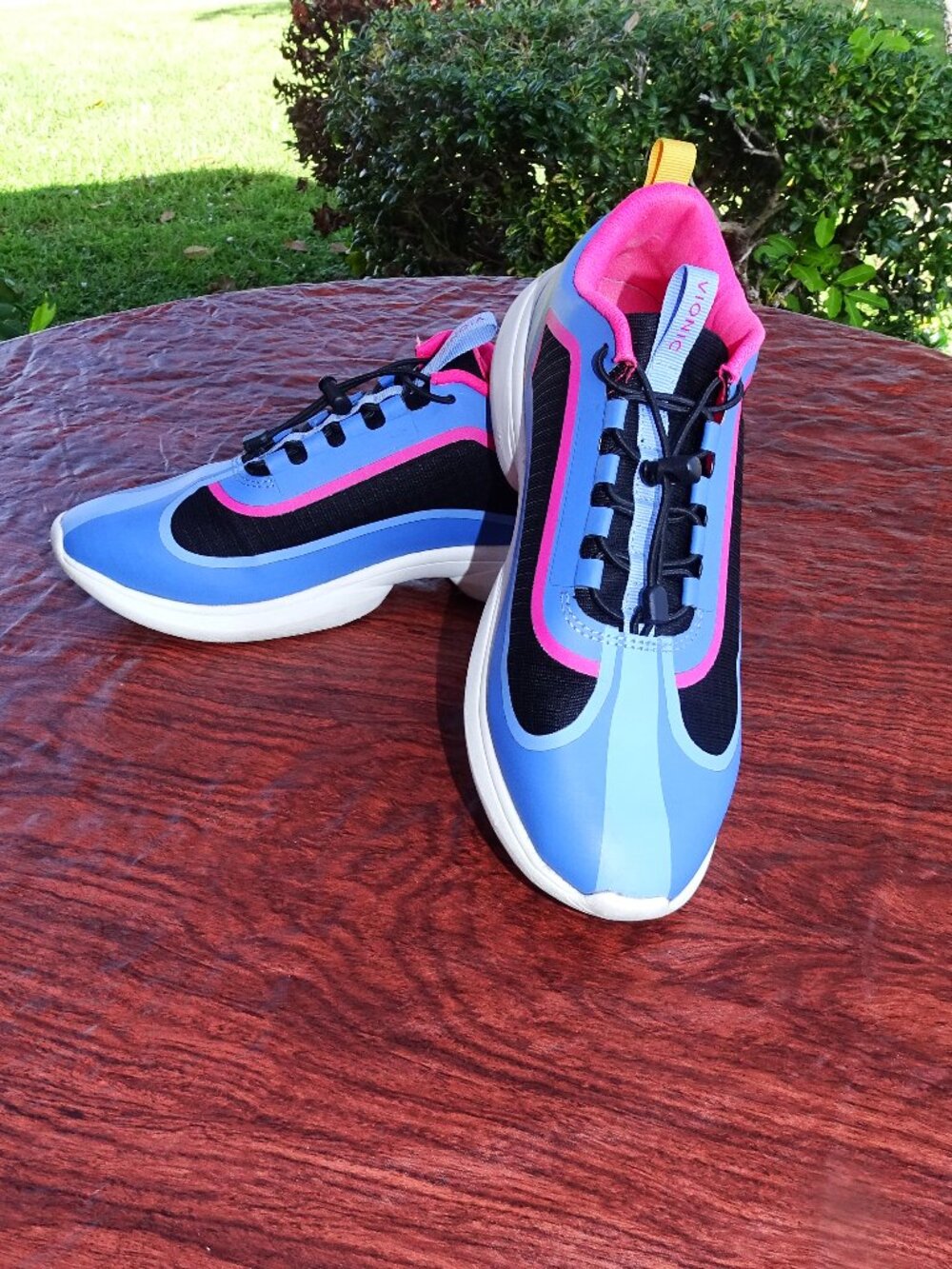 Vionic Waterproof Bungee Lace Tennis Shoes Blue/Pink/Black Size 8 (Narrow)
